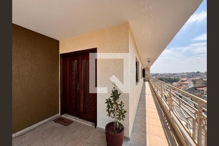 Varanda integrativa entre a sala, quarto e suíte de apartamento à venda com 2 quartos, 202m² em Jardim Las Vegas, Santo André