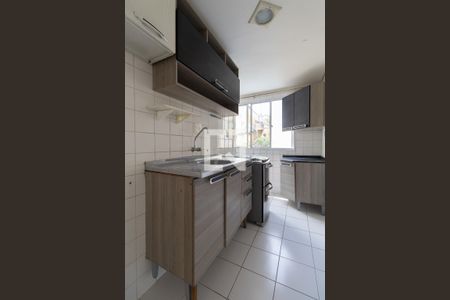 Cozinha de apartamento à venda com 2 quartos, 40m² em Vila Carmosina, São Paulo