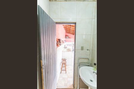 Banheiro de Serviço de casa à venda com 4 quartos, 250m² em Santa Cruz, Belo Horizonte
