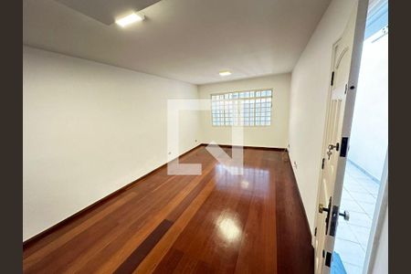 Casa à venda com 3 quartos, 130m² em Jardim Trussardi, São Paulo