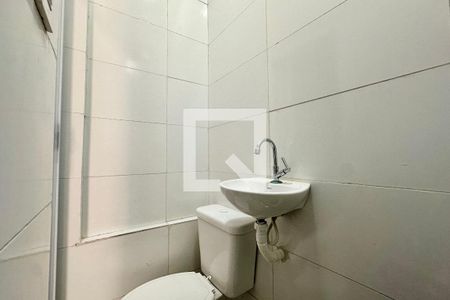 Banheiro de kitnet/studio para alugar com 1 quarto, 13m² em Botafogo, Rio de Janeiro