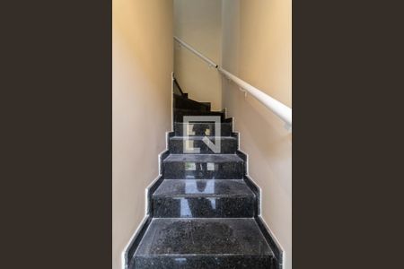 Escada de casa de condomínio à venda com 2 quartos, 78m² em Parada Xv de Novembro, São Paulo