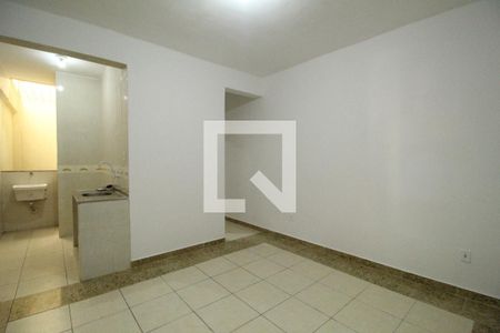 Sala de kitnet/studio para alugar com 1 quarto, 35m² em Taquara, Rio de Janeiro