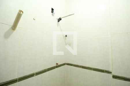 Banheiro de kitnet/studio para alugar com 1 quarto, 35m² em Taquara, Rio de Janeiro