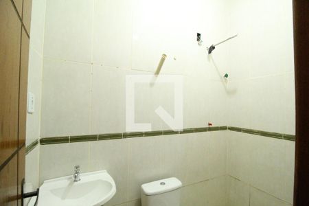 Banheiro de kitnet/studio para alugar com 1 quarto, 35m² em Taquara, Rio de Janeiro