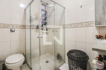 Banheiro de apartamento à venda com 2 quartos, 68m² em Jardim Planalto, Porto Alegre