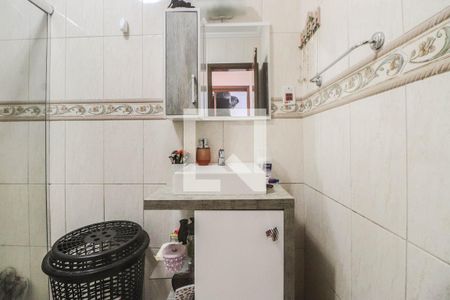 Banheiro de apartamento à venda com 2 quartos, 68m² em Jardim Planalto, Porto Alegre