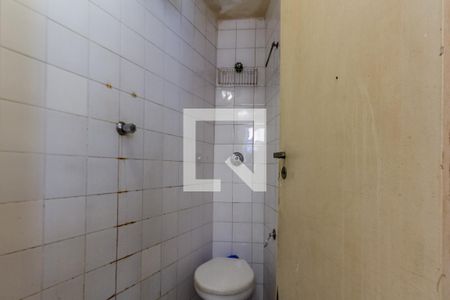 Banheiro de serviço de apartamento para alugar com 3 quartos, 84m² em Jardim das Acacias, São Paulo