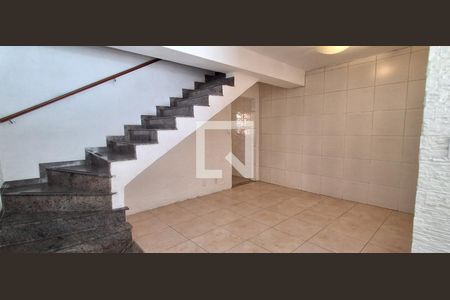 Sala de casa para alugar com 2 quartos, 120m² em Santa Paula, São Caetano do Sul