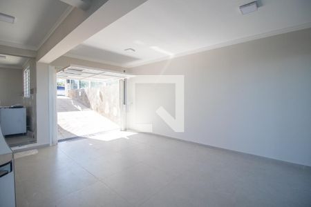 Garagem de casa à venda com 3 quartos, 185m² em Campo Novo, Porto Alegre