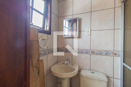 Banheiro de serviço de casa à venda com 2 quartos, 200m² em Mato Grande, Canoas