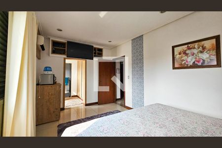 Suíte  de casa para alugar com 4 quartos, 350m² em Vila Arriete, São Paulo