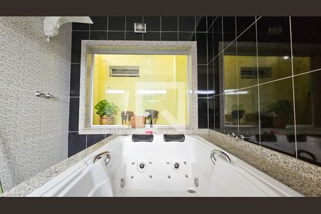 Banheiro da Suíte de casa para alugar com 4 quartos, 350m² em Vila Arriete, São Paulo