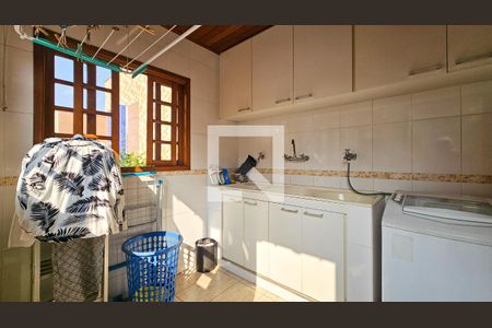 Área de Serviço de casa para alugar com 4 quartos, 350m² em Vila Arriete, São Paulo