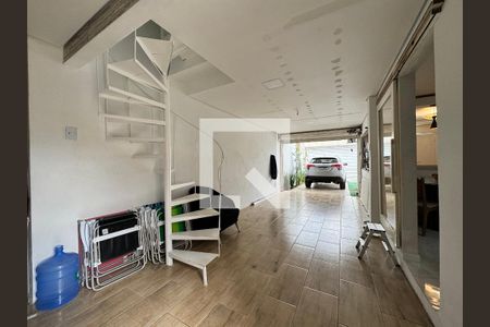 Garagem de casa à venda com 2 quartos, 118m² em Santos Dumont, São Leopoldo