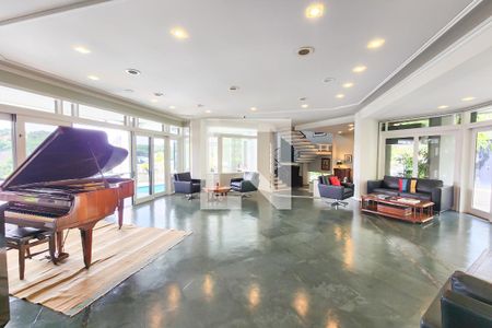 Sala 1 de casa à venda com 8 quartos, 1330m² em Laranjeiras, Rio de Janeiro