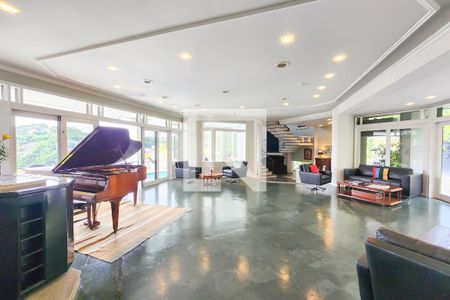 Sala 1 de casa à venda com 8 quartos, 1330m² em Laranjeiras, Rio de Janeiro