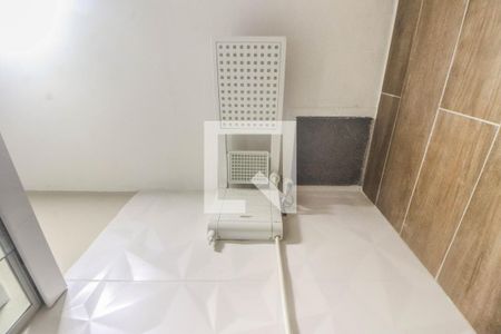 Banheiro de casa de condomínio à venda com 2 quartos, 88m² em Humaitá, Porto Alegre