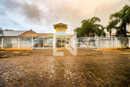 Fachada de casa de condomínio à venda com 2 quartos, 88m² em Humaitá, Porto Alegre