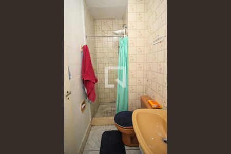 Banheiro de apartamento à venda com 2 quartos, 70m² em Partenon, Porto Alegre