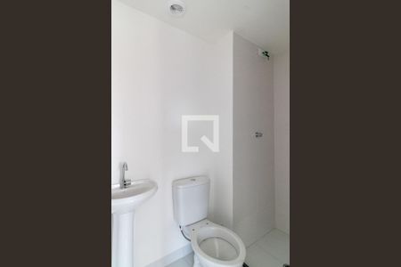 Banheiro de apartamento à venda com 2 quartos, 35m² em Parque Industrial Tomas Edson, São Paulo