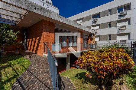 Quintal de casa à venda com 6 quartos, 414m² em Auxiliadora, Porto Alegre