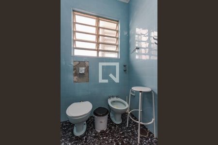 Banheiro 2 de casa à venda com 6 quartos, 414m² em Auxiliadora, Porto Alegre