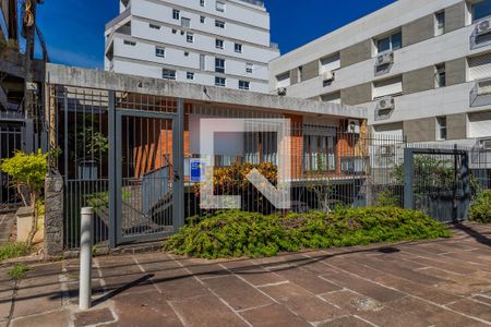 Fachada de casa à venda com 6 quartos, 414m² em Auxiliadora, Porto Alegre
