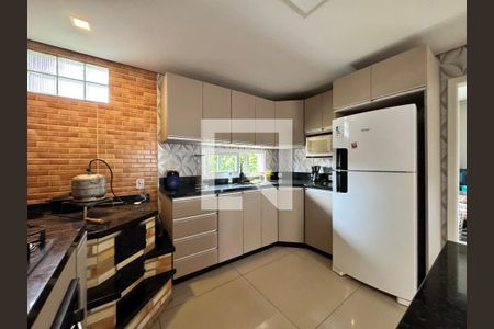 Cozinha - Fogão à lenha de casa à venda com 4 quartos, 150m² em Campestre, São Leopoldo