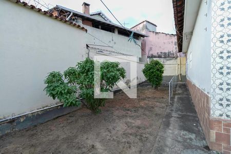 Quintal de casa à venda com 3 quartos, 160m² em Industrial, Contagem