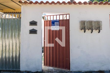 Fachada de casa de condomínio para alugar com 1 quarto, 51m² em Guaratiba, Rio de Janeiro