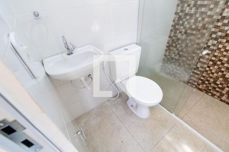 Banheiro de casa de condomínio para alugar com 1 quarto, 51m² em Guaratiba, Rio de Janeiro