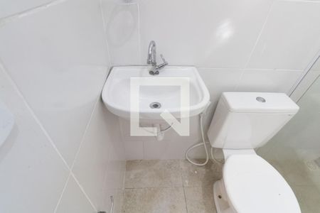 Banheiro de casa de condomínio para alugar com 1 quarto, 51m² em Guaratiba, Rio de Janeiro