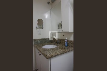Banheiro de apartamento para alugar com 1 quarto, 45m² em Itaim Bibi, São Paulo