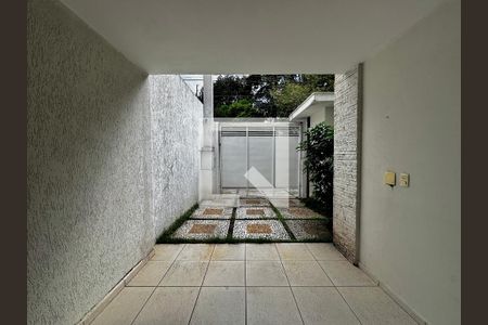 Garagem de casa à venda com 4 quartos, 300m² em Granja Julieta, São Paulo