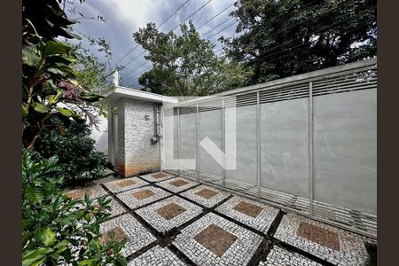 Garagem de casa à venda com 4 quartos, 300m² em Granja Julieta, São Paulo