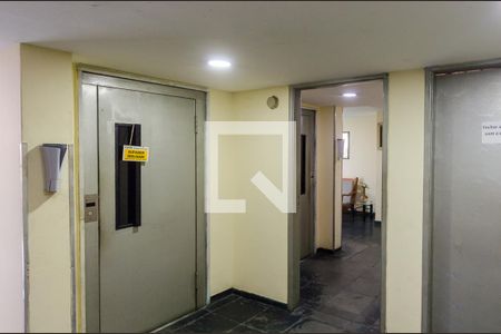Área comum - Hall dos elevadores de apartamento à venda com 2 quartos, 55m² em Olaria, Rio de Janeiro