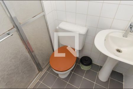 Banheiro de apartamento à venda com 2 quartos, 55m² em Olaria, Rio de Janeiro