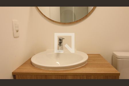 Banheiro de kitnet/studio para alugar com 1 quarto, 21m² em Indianópolis, São Paulo