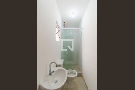 Banheiro de casa de condomínio para alugar com 1 quarto, 49m² em Vila Antonieta, São Paulo