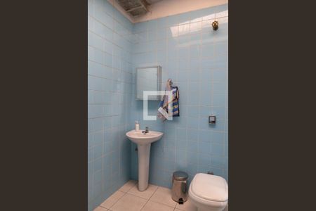 Banheiro de Serviço de casa à venda com 5 quartos, 500m² em Vila das Palmeiras, Guarulhos