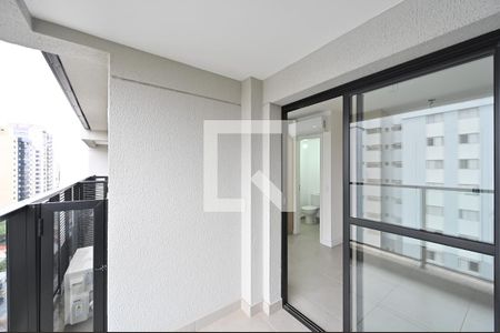Varanda da sala de apartamento para alugar com 1 quarto, 28m² em Chácara Inglesa, São Paulo