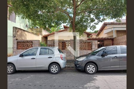 Fachada de casa à venda com 2 quartos, 250m² em Vila Arriete, São Paulo