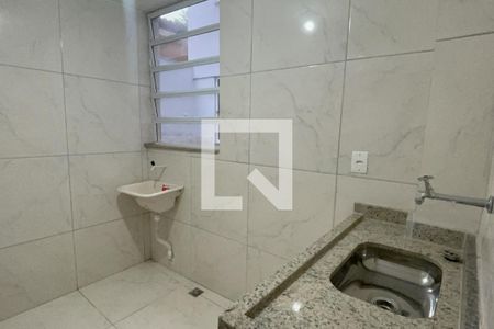 Cozinha de apartamento para alugar com 1 quarto, 50m² em Jardim Vinte E Cinco de Agosto, Duque de Caxias