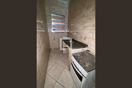 Cozinha de casa para alugar com 1 quarto, 30m² em Jardim Olavo Bilac, Duque de Caxias