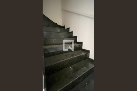 Escada de apartamento à venda com 2 quartos, 102m² em Jardim Santo Alberto, Santo André