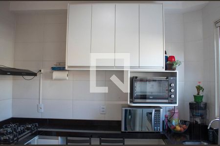 Cozinha de apartamento à venda com 3 quartos, 72m² em Ana Lúcia, Belo Horizonte