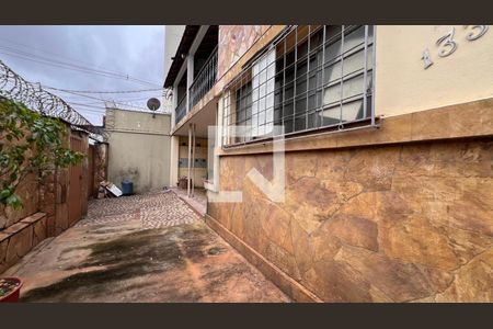 Garagem de casa à venda com 2 quartos, 376m² em Santa Efigênia, Belo Horizonte