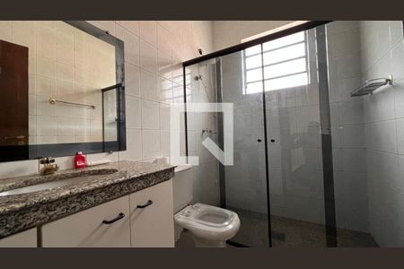 Banheiro de casa à venda com 2 quartos, 376m² em Santa Efigênia, Belo Horizonte