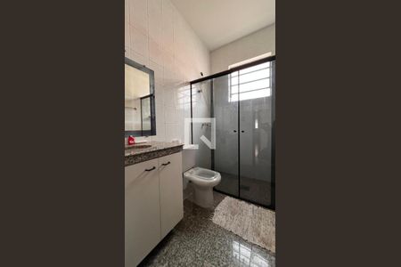 Banheiro de casa à venda com 2 quartos, 376m² em Santa Efigênia, Belo Horizonte